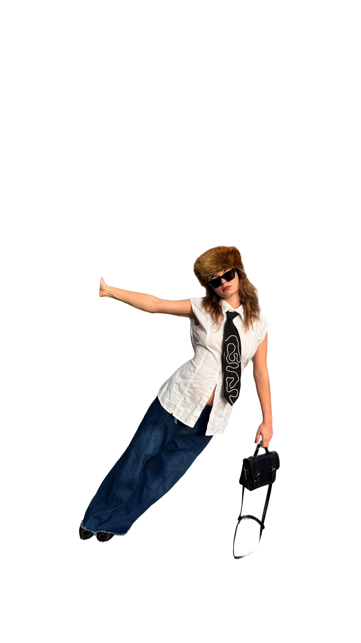 Alea, Gründerin von PIMP, mit Sonnenbrille, Krawatte und weiter Jeans