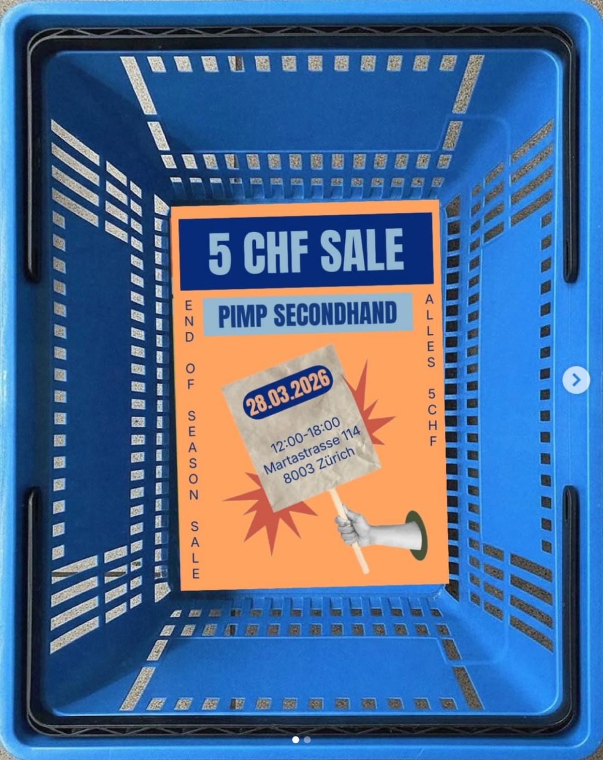 Flyer zum 5-CHF-Sale am 28. März 2026, fotografiert in einem blauen Einkaufskorb